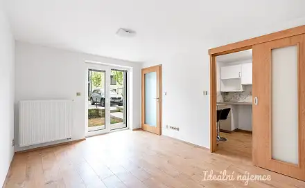 Pronájem bytu 1+1 34 m², Zahradní, Přezletice, okres Praha-východ