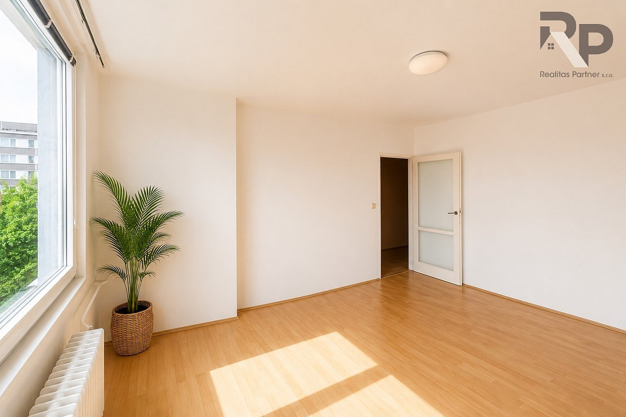 Pronájem bytu 3+1 74 m² — photo 2