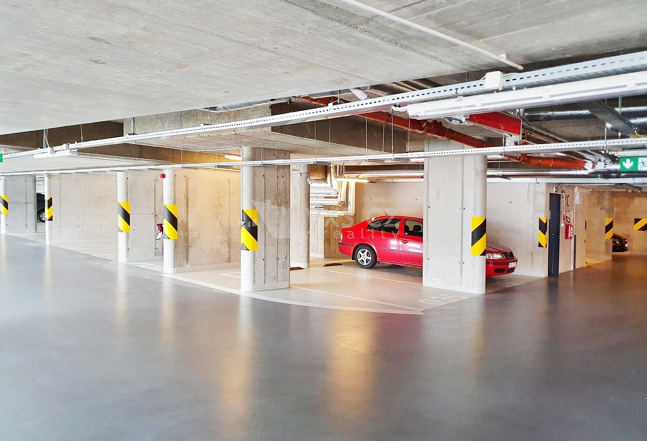 Prodej garážového stání 11 m², ulice Novovysočanská (Krejcárek) Praha 9, Libeň, Praha