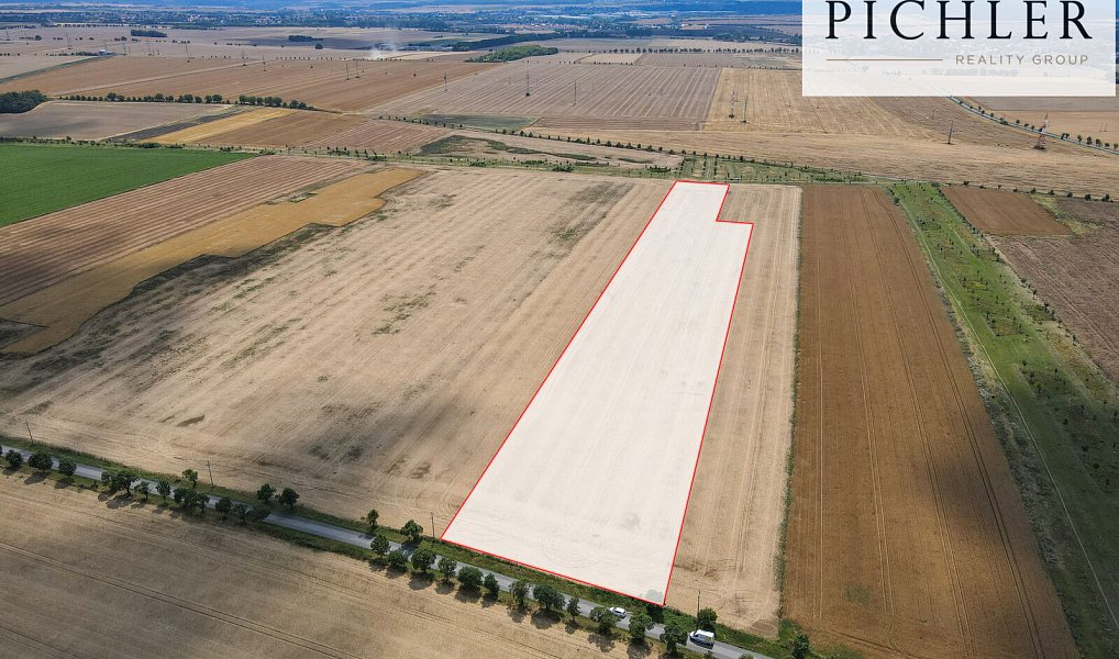 Prodej pole 46 465 m², Chýně – fotka 1 z 8