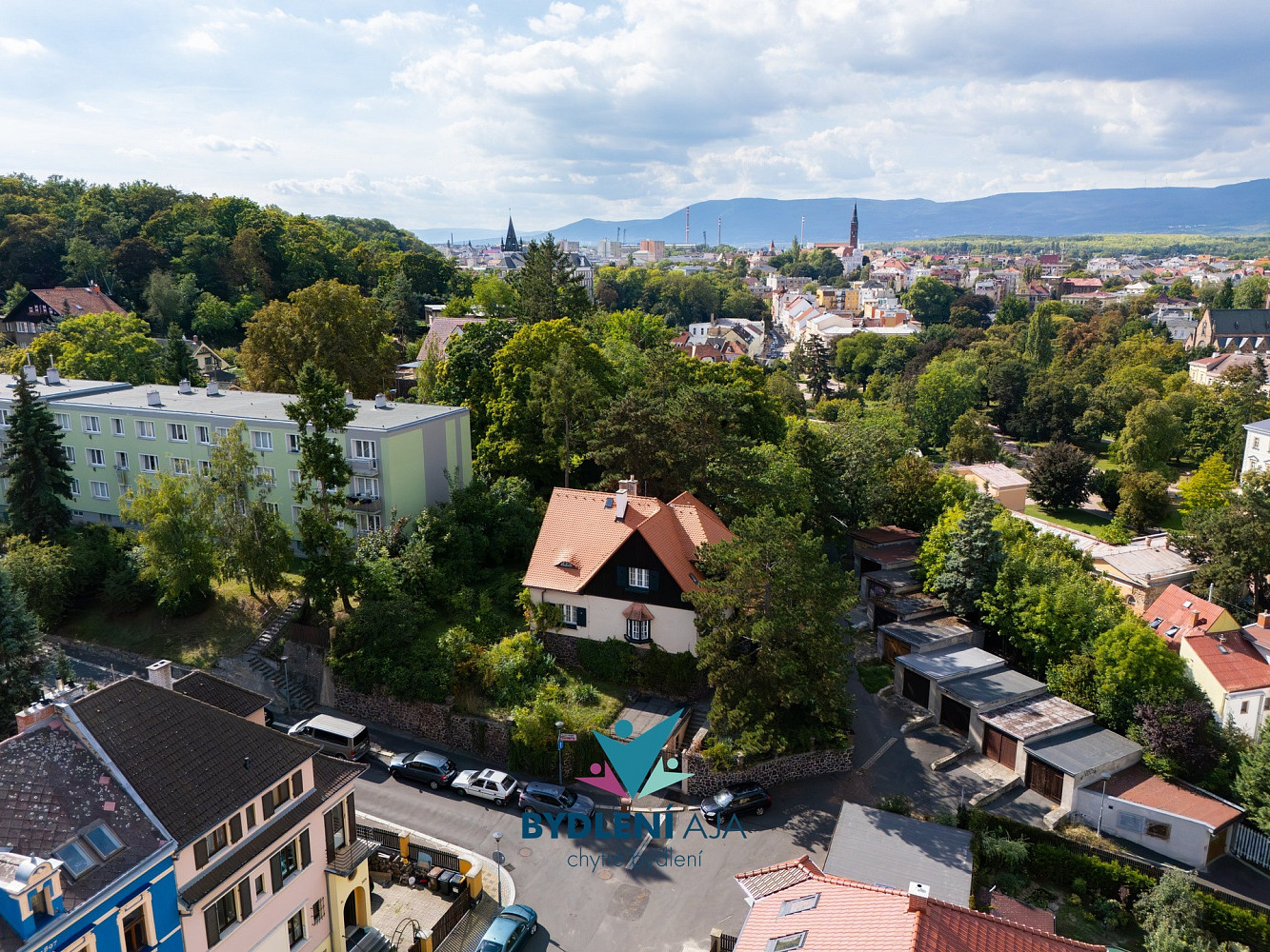 Prodej domu 300 m² s pozemkem 1 148 m² — photo 2