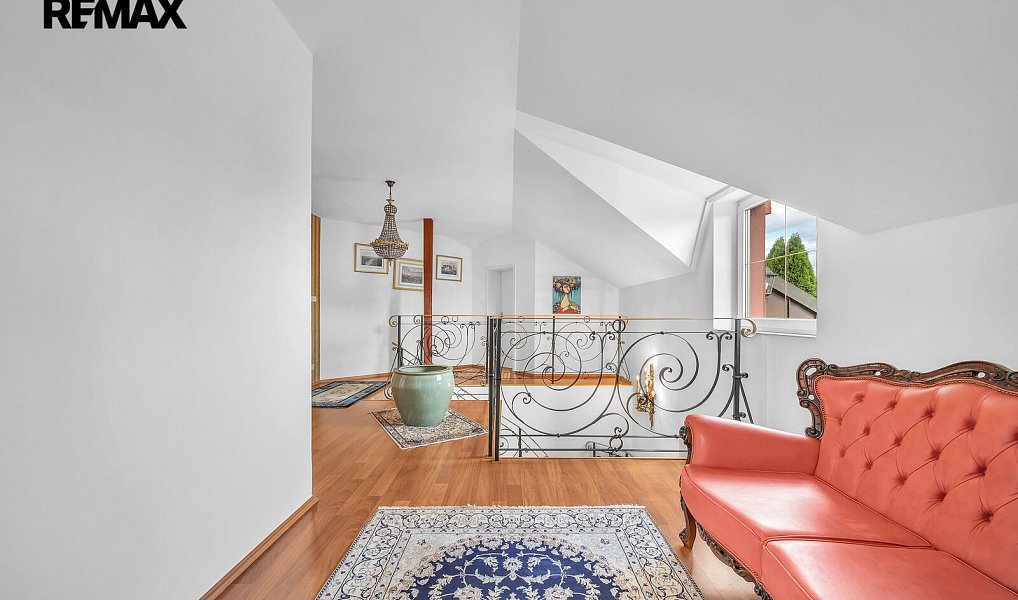 Prodej domu 285 m² s pozemkem 968 m², Šestajovice – náhled fotky 21