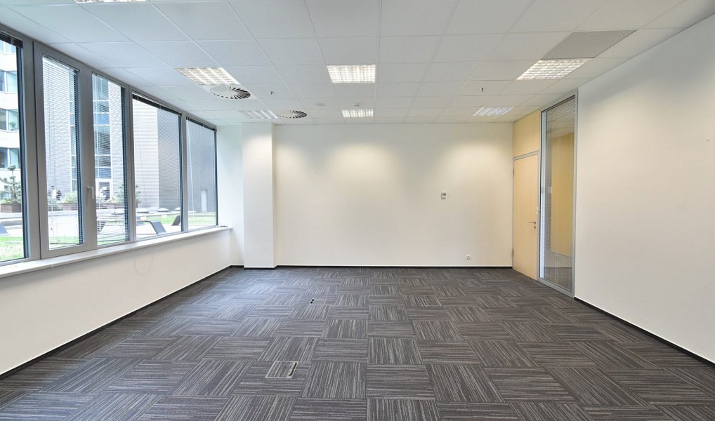Pronájem kanceláře 2 870 m², Ořech – náhled fotky 7