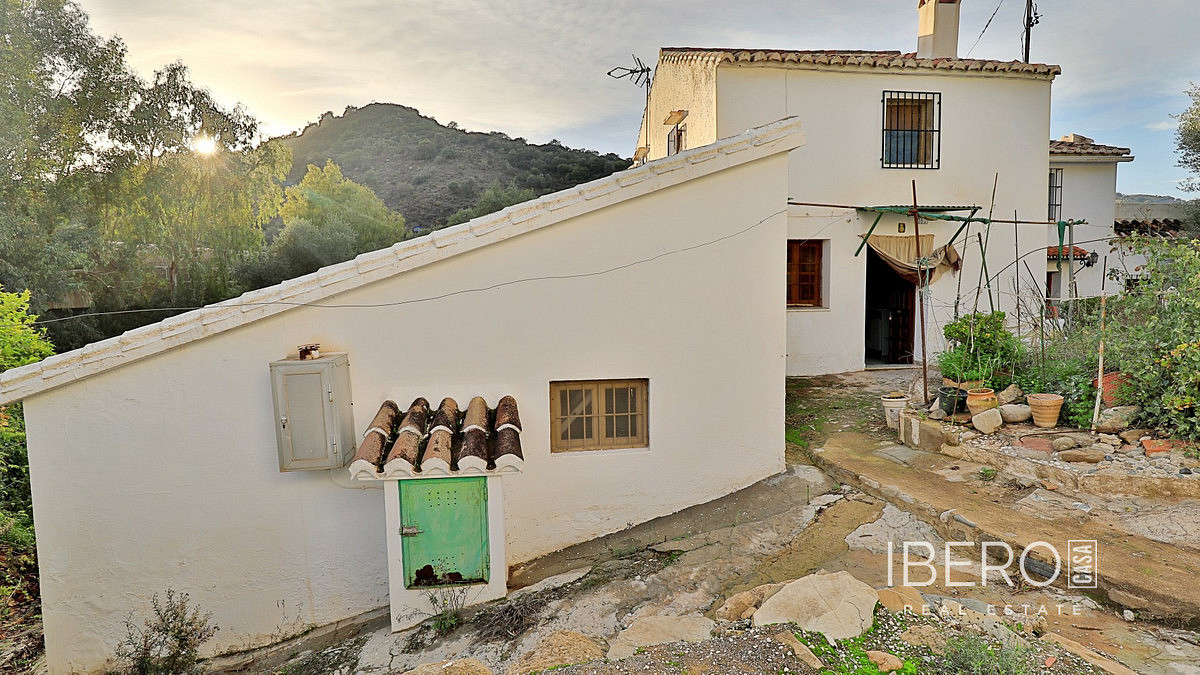 Prodej domu 145 m² s pozemkem 4 588 m²