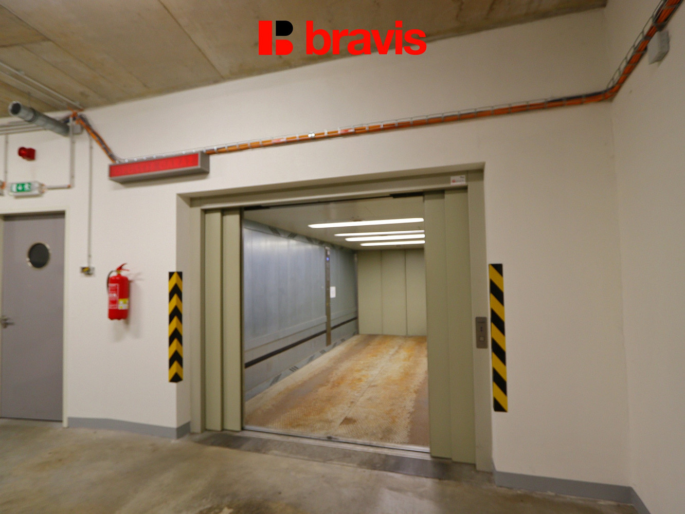 Pronájem garážového stání - zakladače, ul. kopečná, brno - staré brno — photo 2