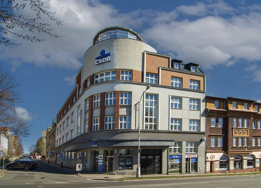 Pronájem obchodních prostor 585 m²