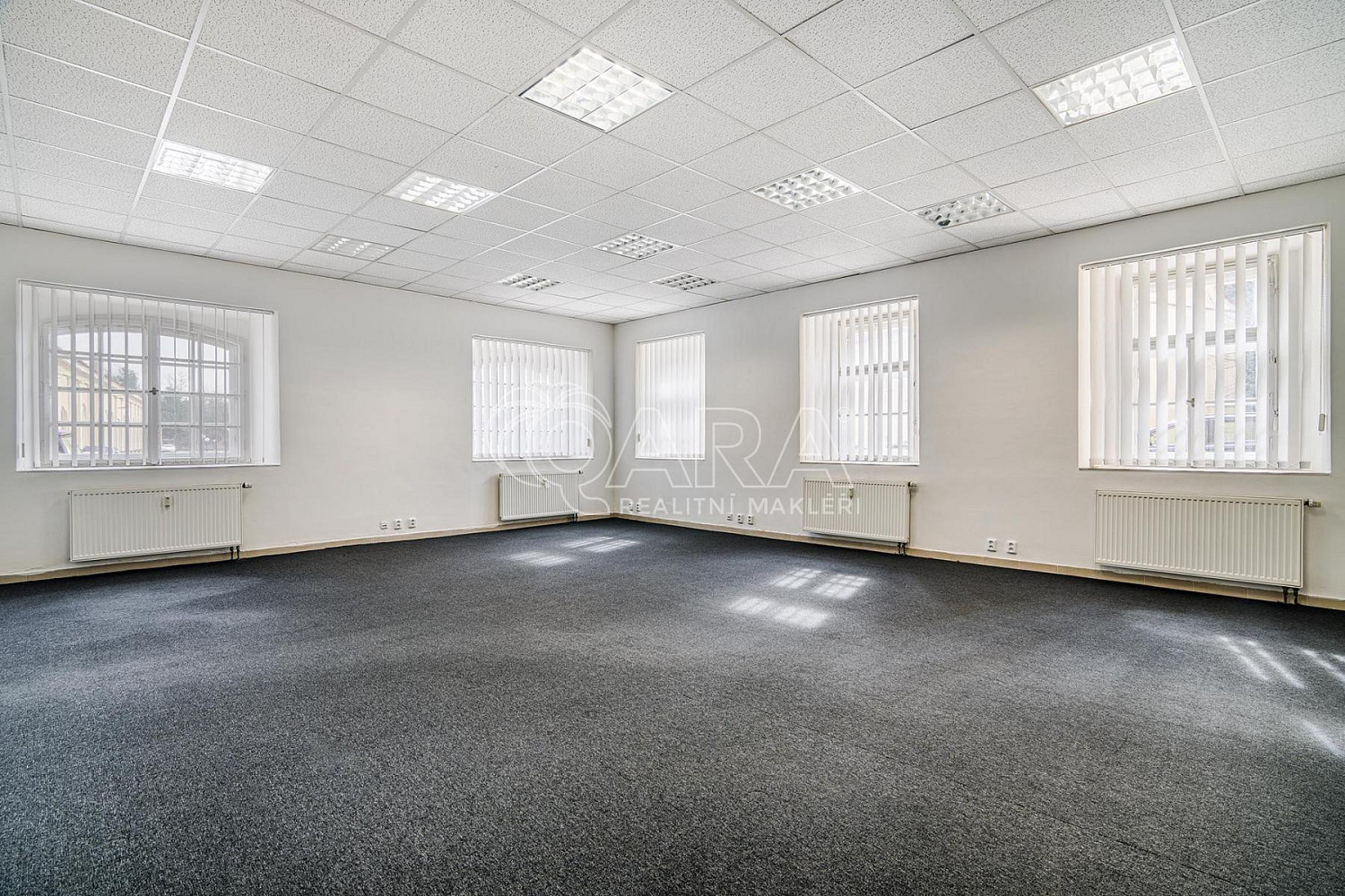 Pronájem kanceláře 168 m² – fotografie 2