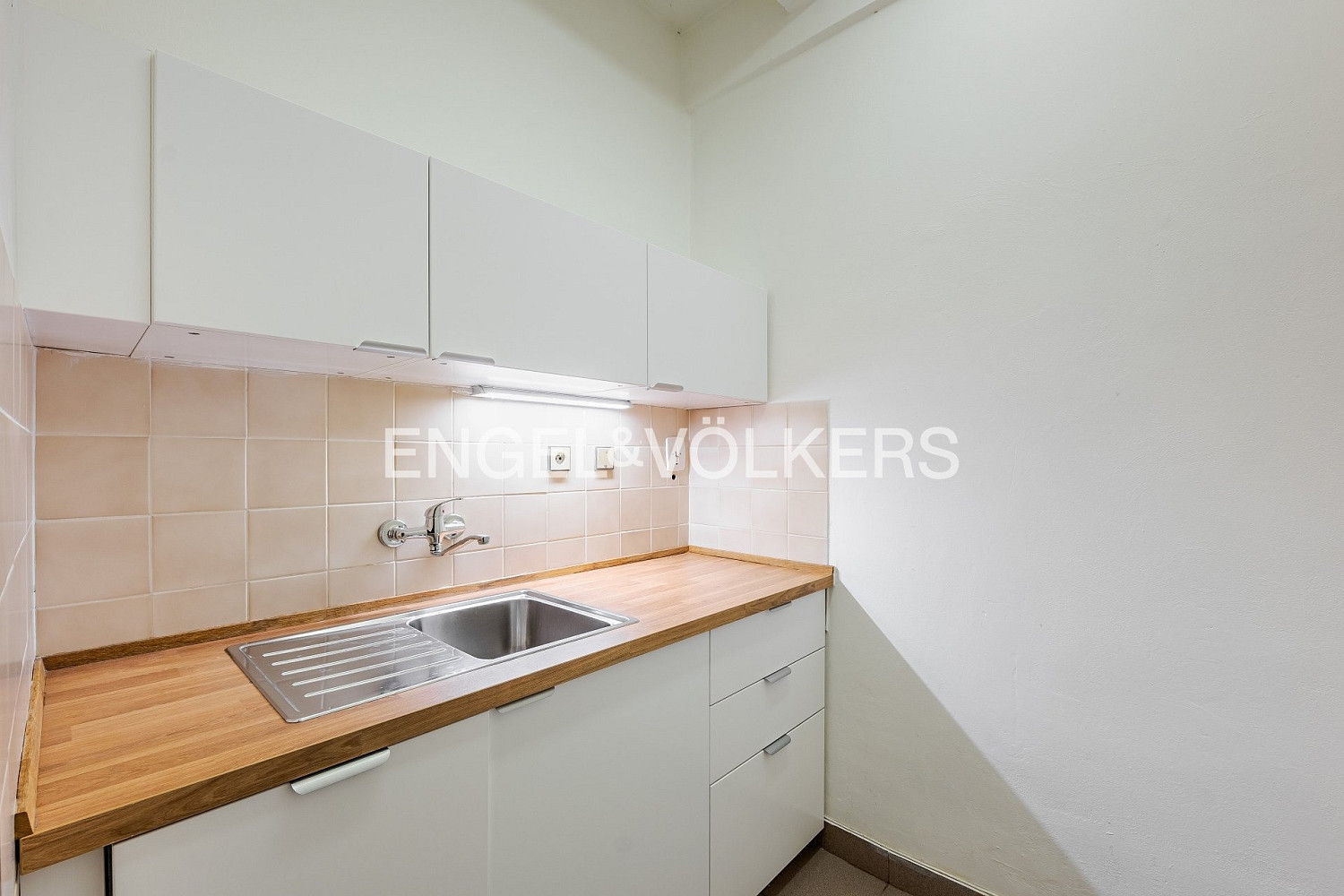 Pronájem kanceláře 154 m² – fotografie 4