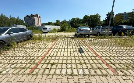 Prodej venkovního parkovacího stání v klidné části Milovic, Slepá, Milovice, okres Nymburk