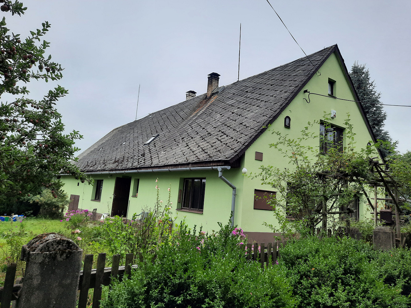 Prodej domu 200 m² s pozemkem 1 200 m²