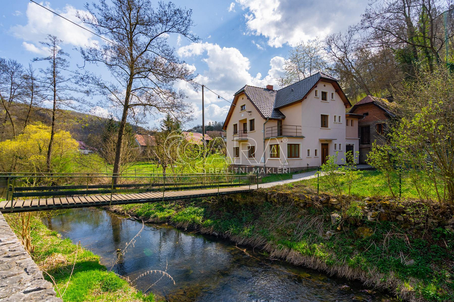 Prodej domu 312 m² s pozemkem 3 785 m²