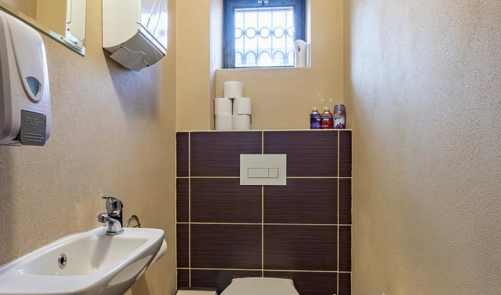 Prodej ubytovacího objektu 390 m², Vrbovec – náhled fotky 21