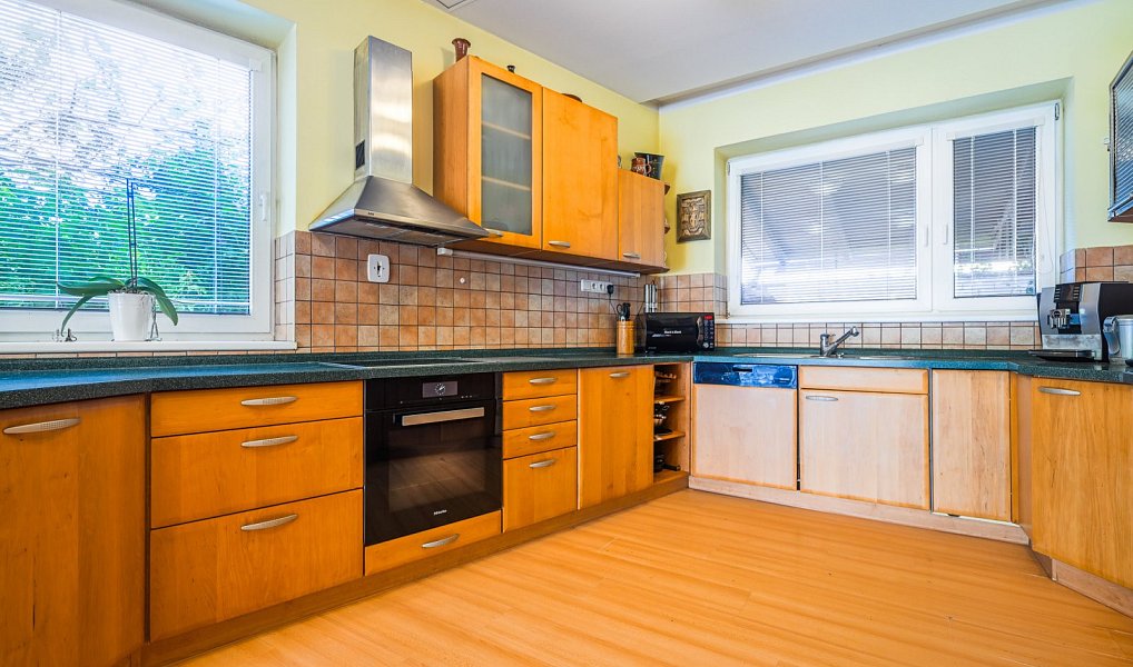 Prodej domu 1 032 m² s pozemkem 2 429 m², Zlín – náhled fotky 16