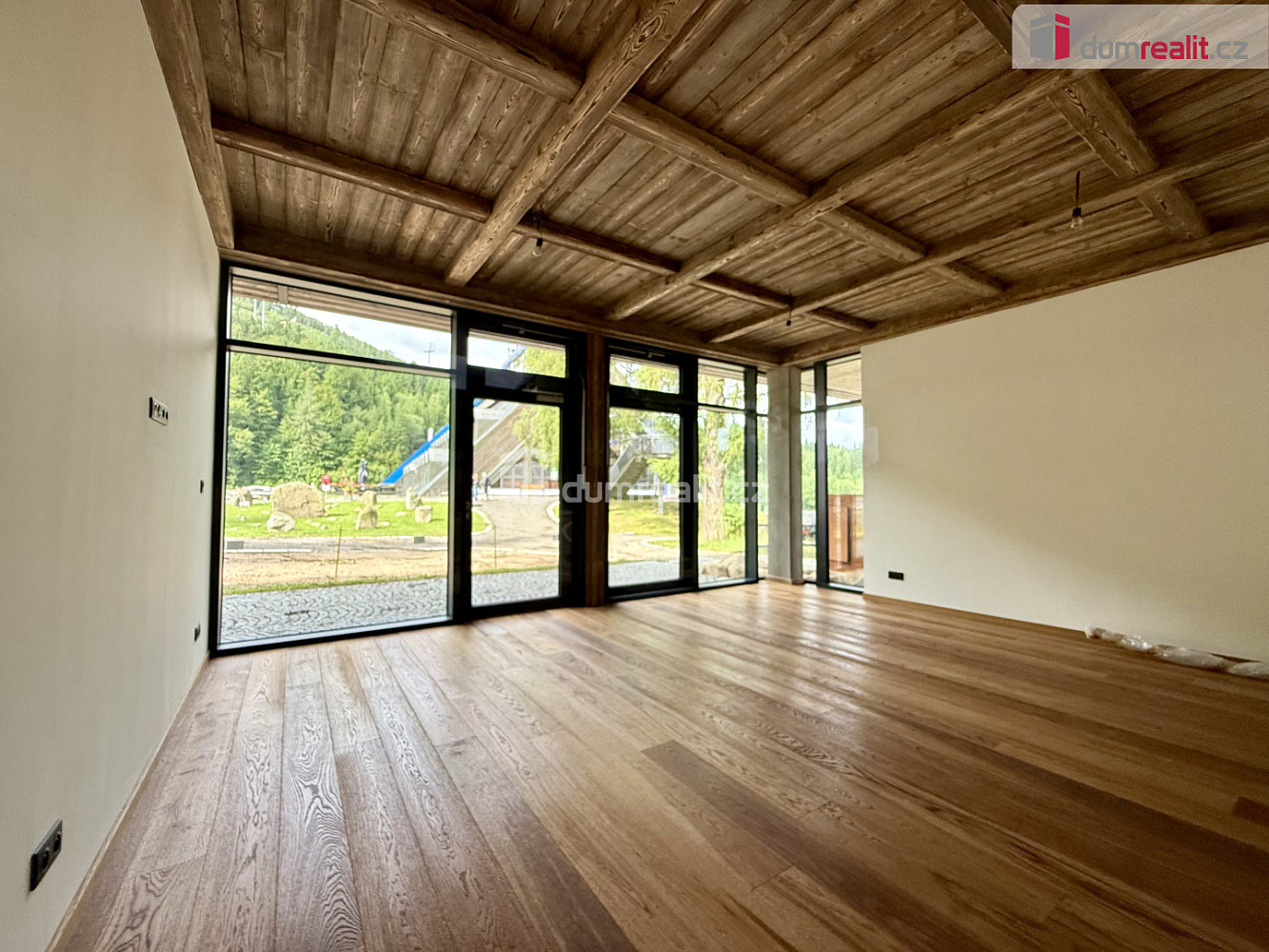 Prodej obchodních prostor 45 m² – fotografie 3