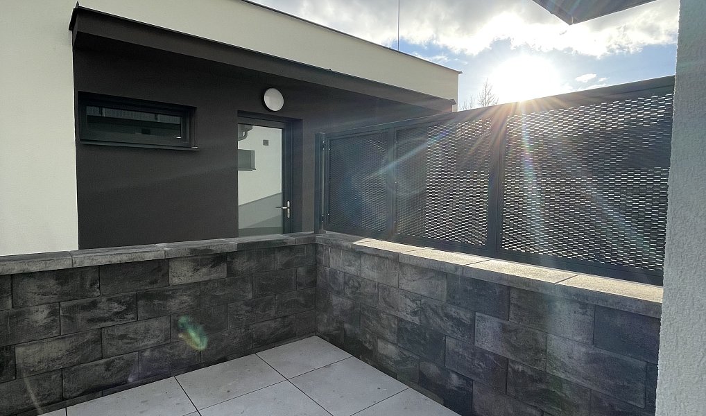 Pronájem bytu 1+kk 44 m², Hradec Králové – náhled fotky 2