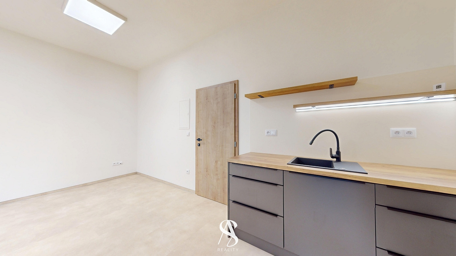 Pronájem kanceláře 24 m² — photo 2
