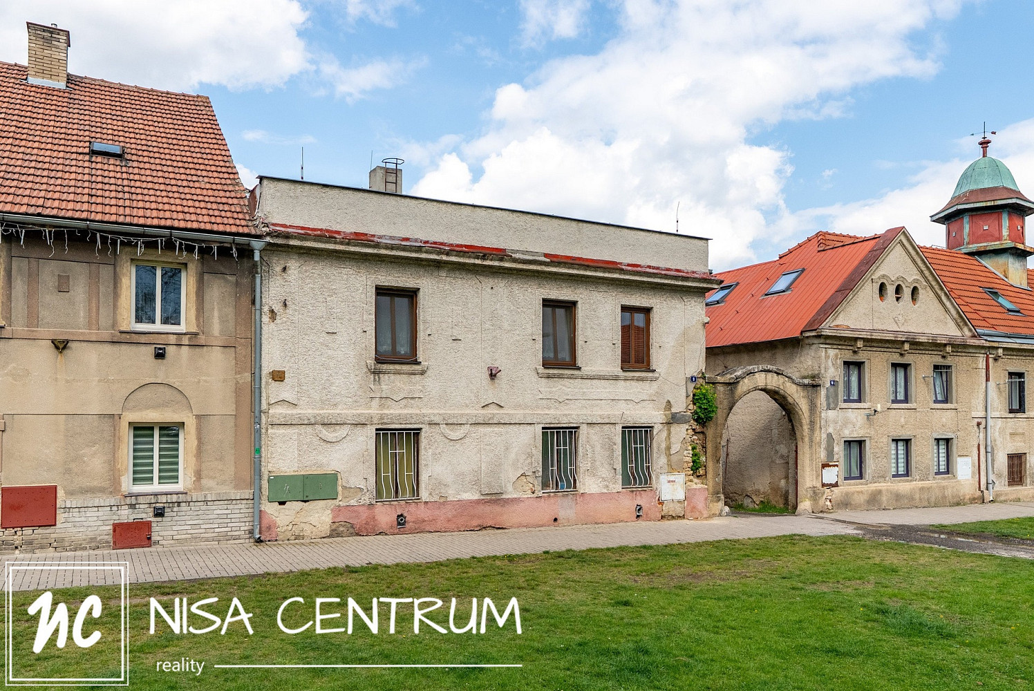 Prodej domu 460 m² s pozemkem 385 m² – pohled 2