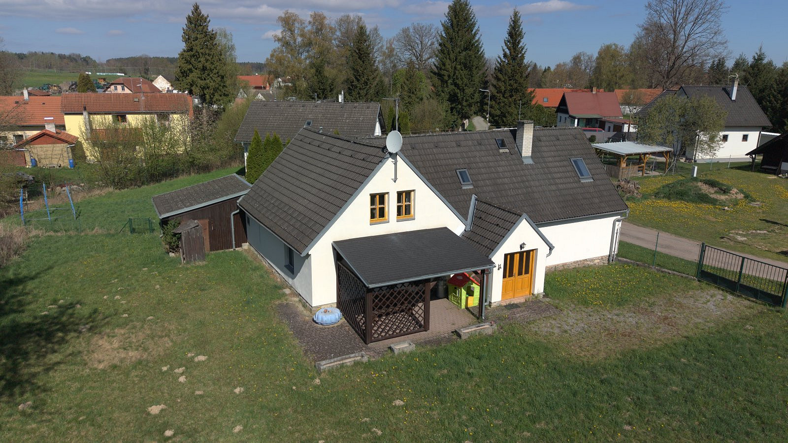 Prodej domu 140 m² s pozemkem 1 786 m² — photo 2
