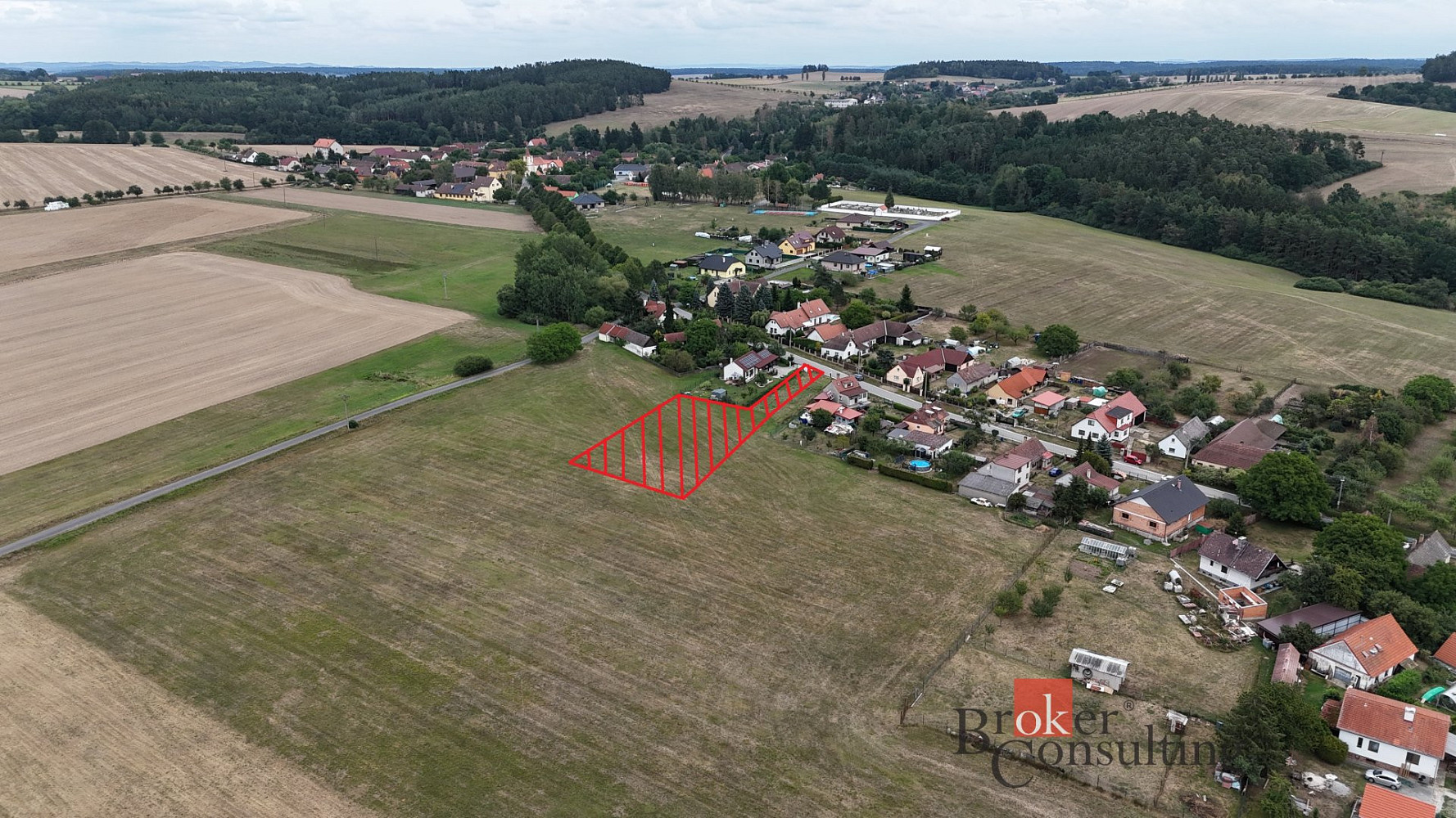 Prodej stavebního pozemku 2 108 m² – fotografie 2