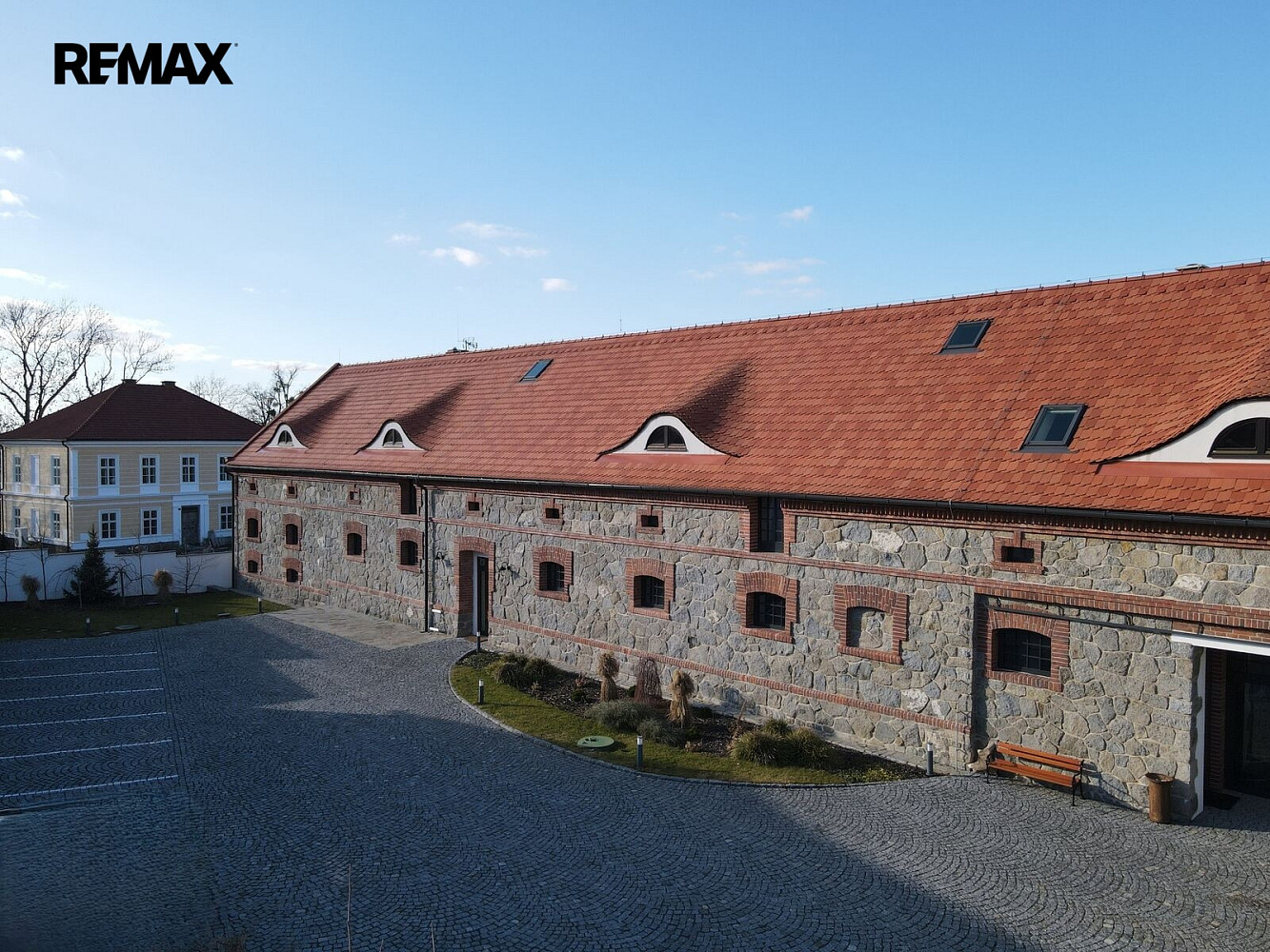Pronájem komerčního objektu (jiného typu) 258 m² – fotografie 2