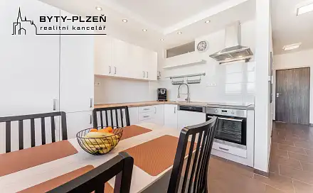 Prodej bytu 2+1 52 m², Tř. 1. máje, Přeštice, okres Plzeň-jih