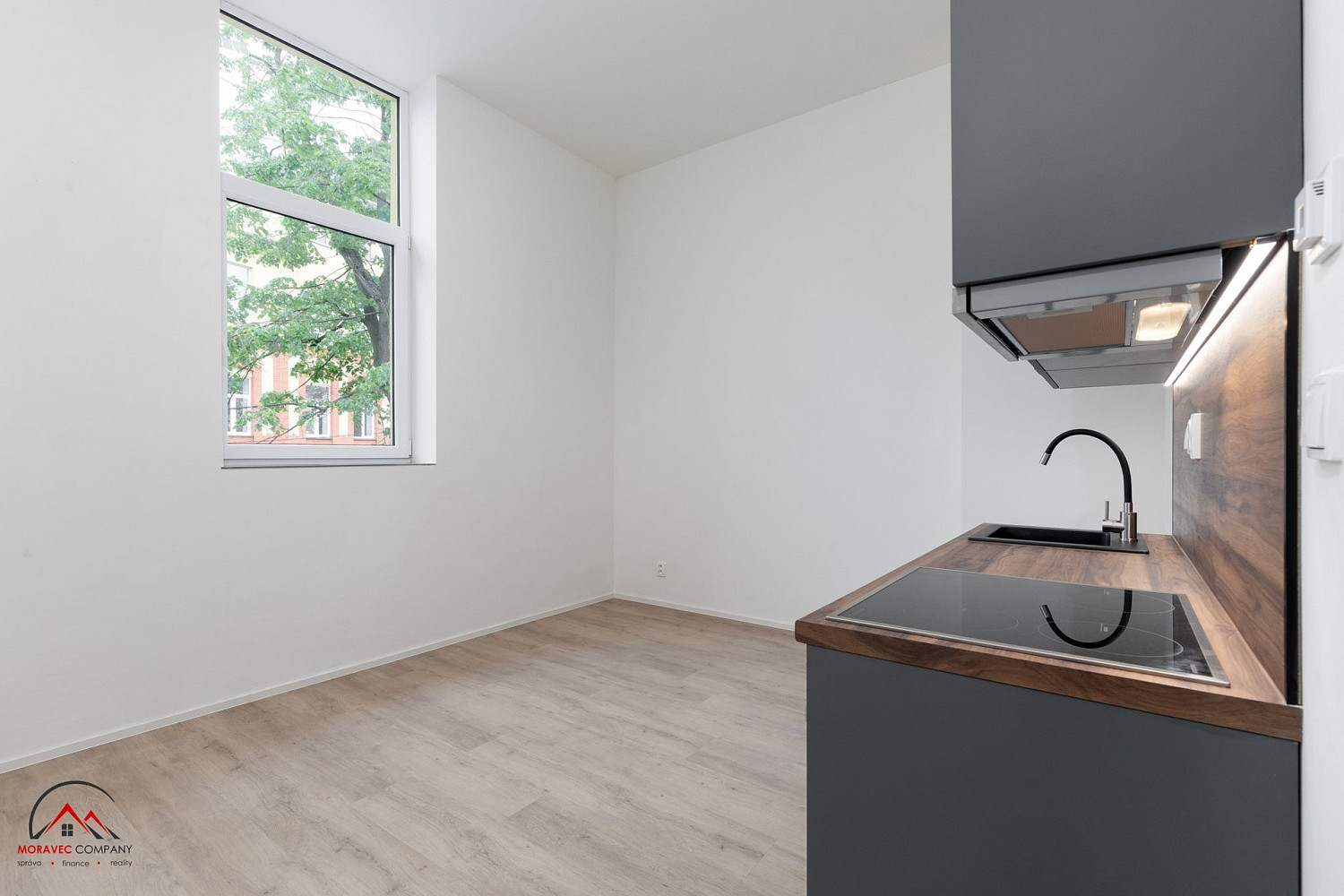 Pronájem bytu 2+kk 41 m² – fotografie 3