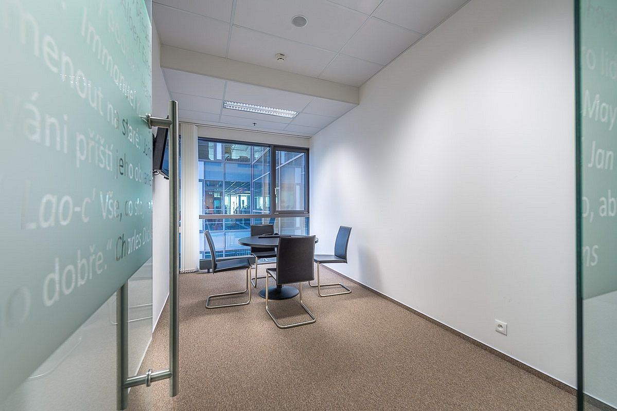 Pronájem kanceláře 548 m² – fotografie 4