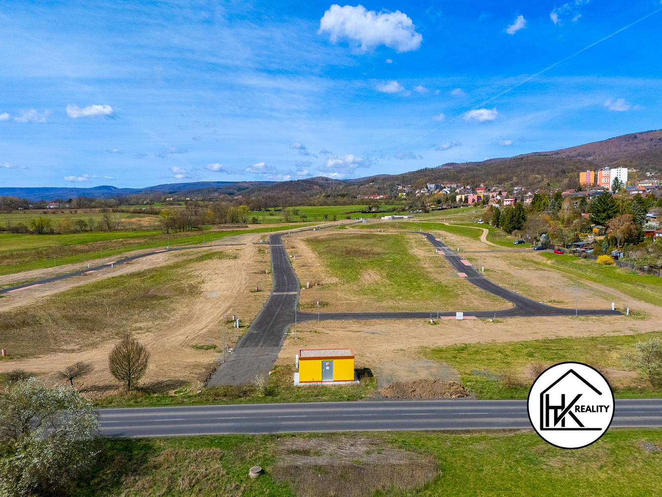 Prodej stavebního pozemku 843 m² – pohled 3