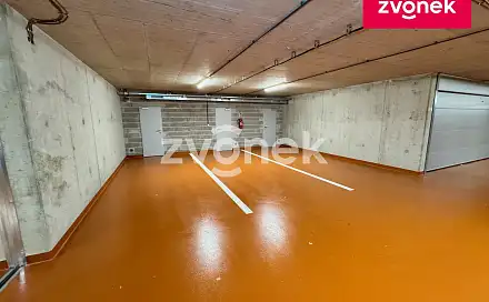 Pronájem garážového stání 18 m2, Zlín, Nad Stráněmi, Zlín