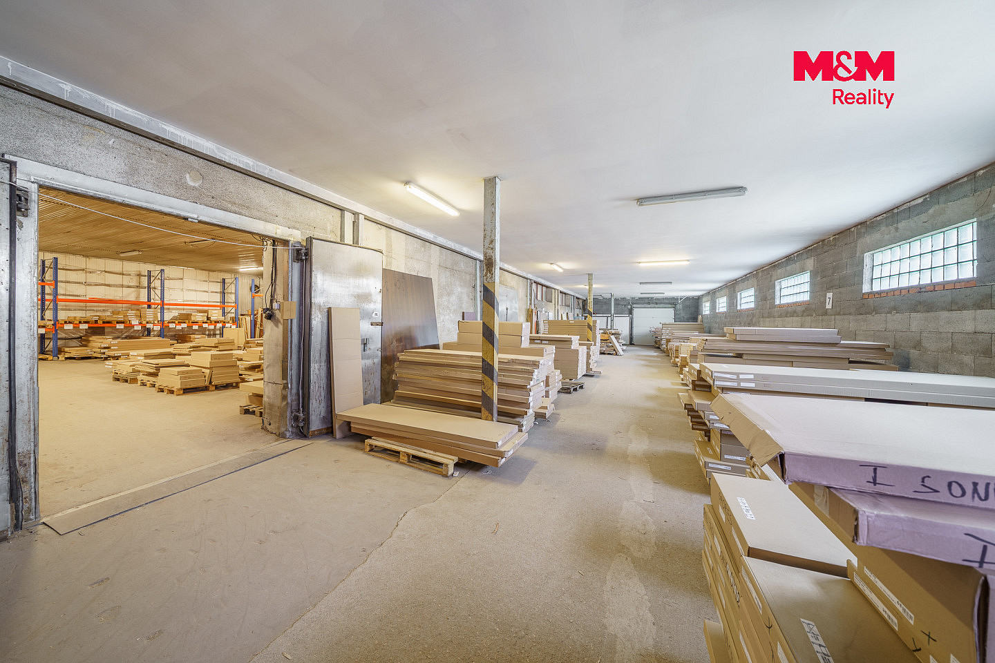 Pronájem obchodních prostor 1 100 m² – fotografie 2