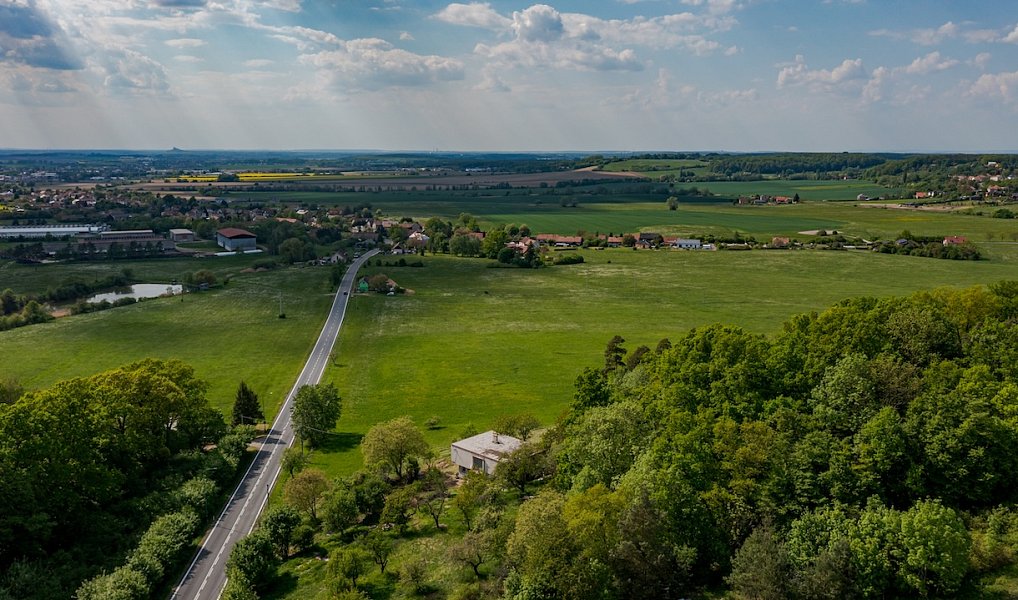 Prodej stavebního pozemku 3 712 m², Veliny – náhled fotky 2