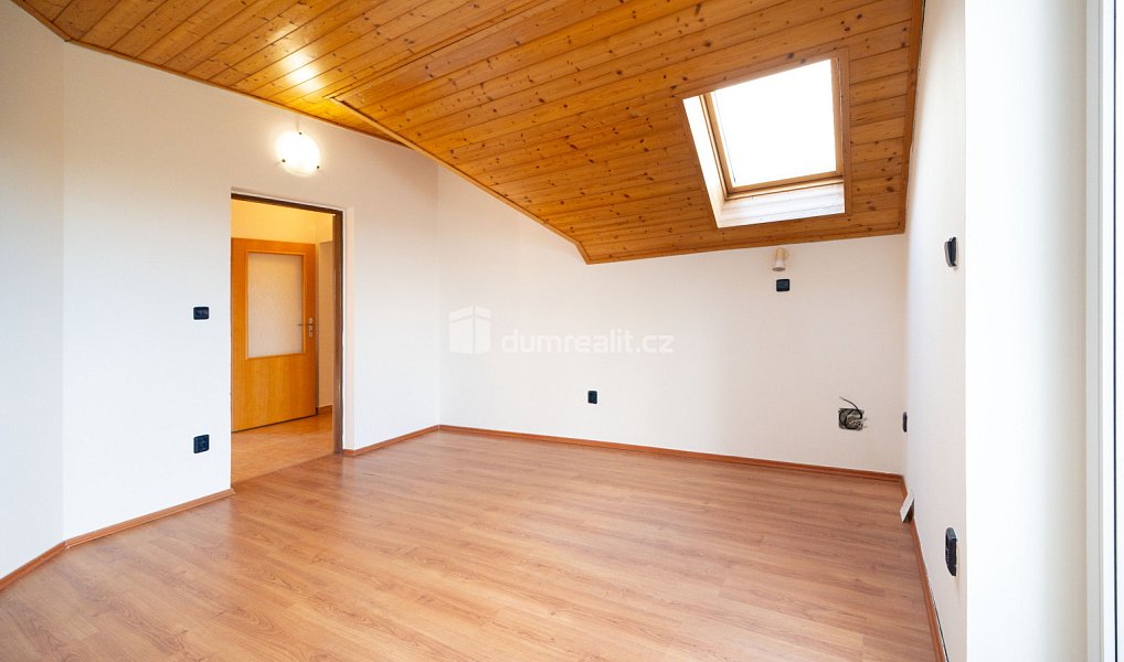 Prodej domu 253 m² s pozemkem 2 075 m², Dolní Třebonín – náhled fotky 31