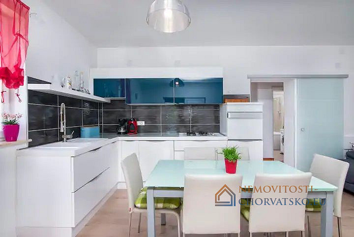 Prodej domu 500 m² s pozemkem 3 510 m² - View 6