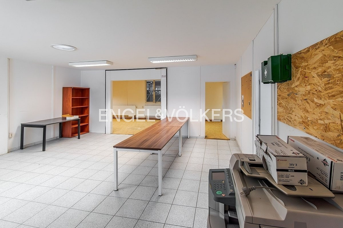 Pronájem kanceláře 698 m² – fotografie 5