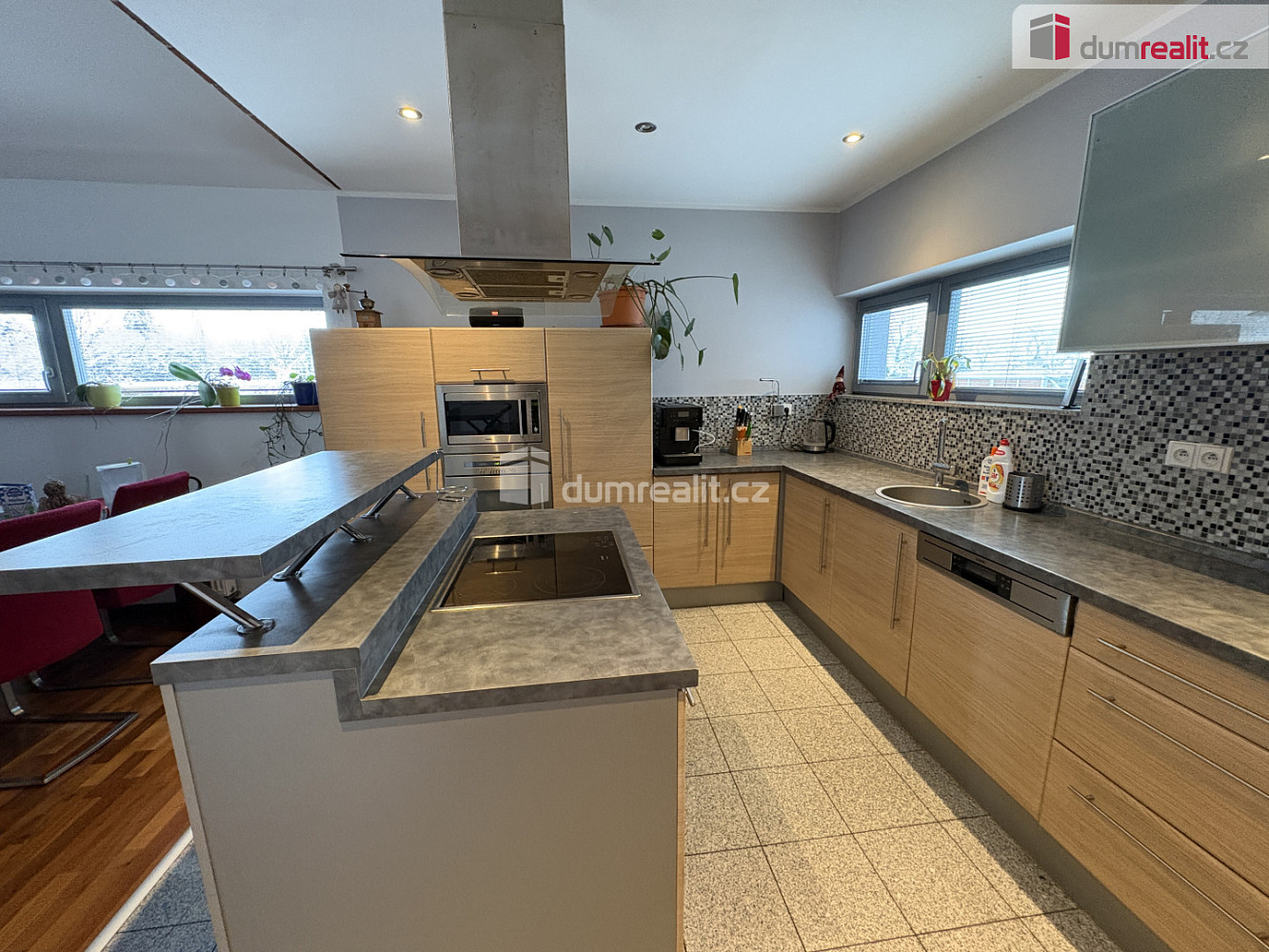 Prodej domu 208 m² s pozemkem 1 506 m² – pohled 2