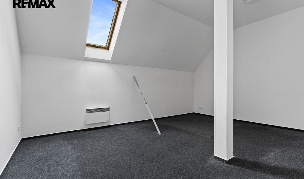 Prodej zemědělského objektu 1 050 m², Slatina – náhled fotky 36