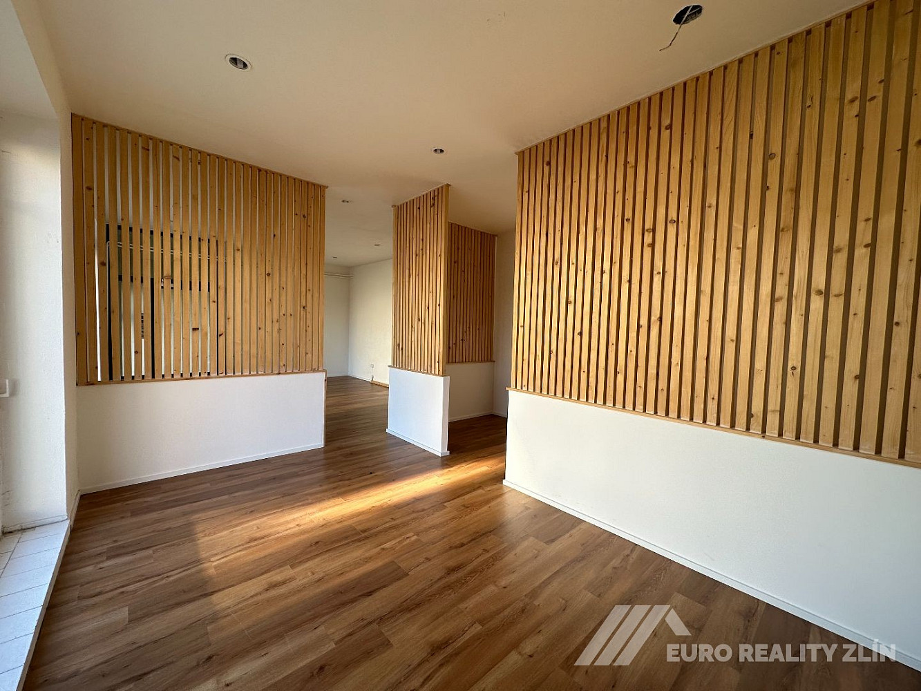 Pronájem obchodních prostor 86 m² – fotografie 4