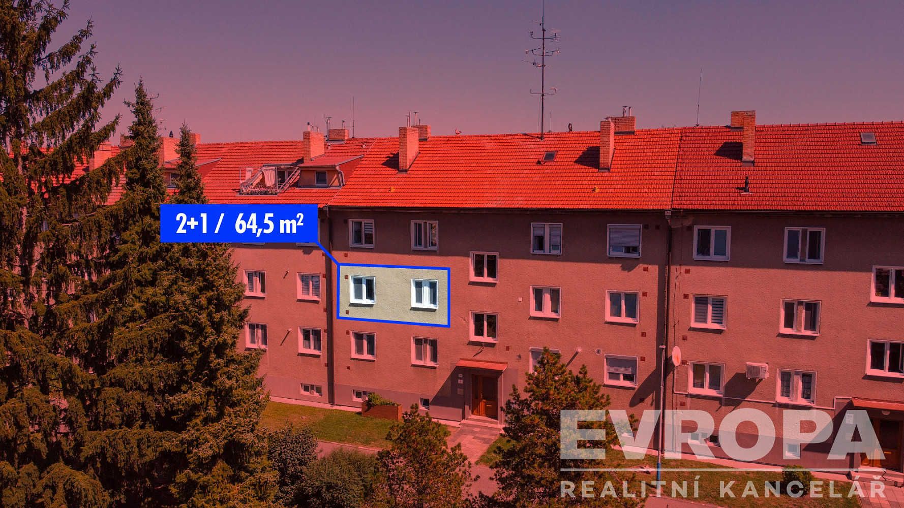 Pronájem bytu 2+1 65 m² – fotografie 3