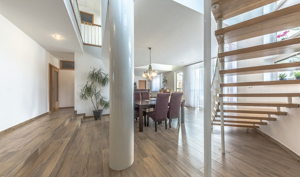 Prodej domu 260 m² s pozemkem 991 m², Praha – náhled fotky 8