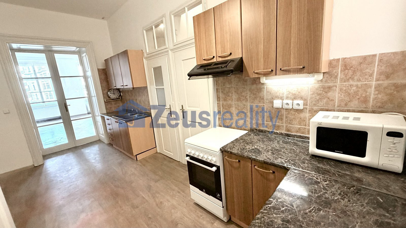 Pronájem bytu 3+kk 70 m² — photo 2