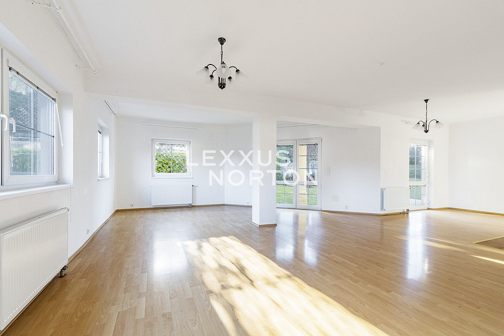 Pronájem domu 251 m² s pozemkem 858 m²