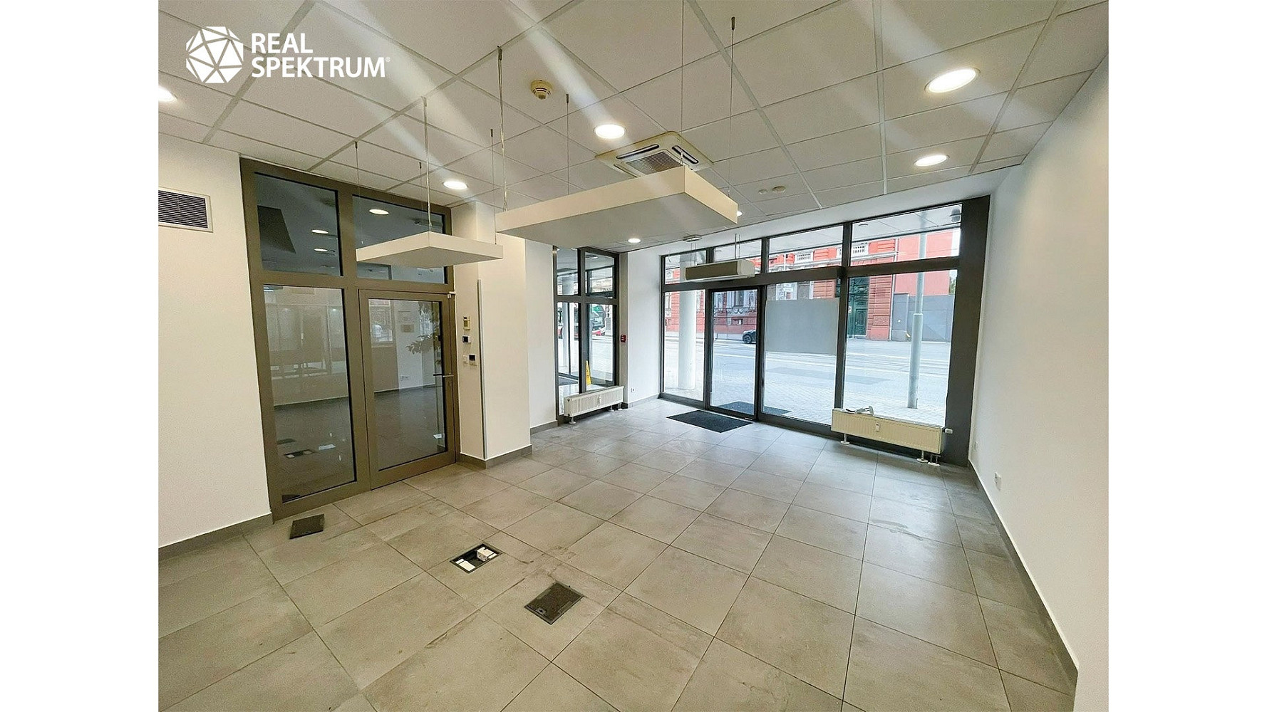 Pronájem obchodních prostor 73 m²
