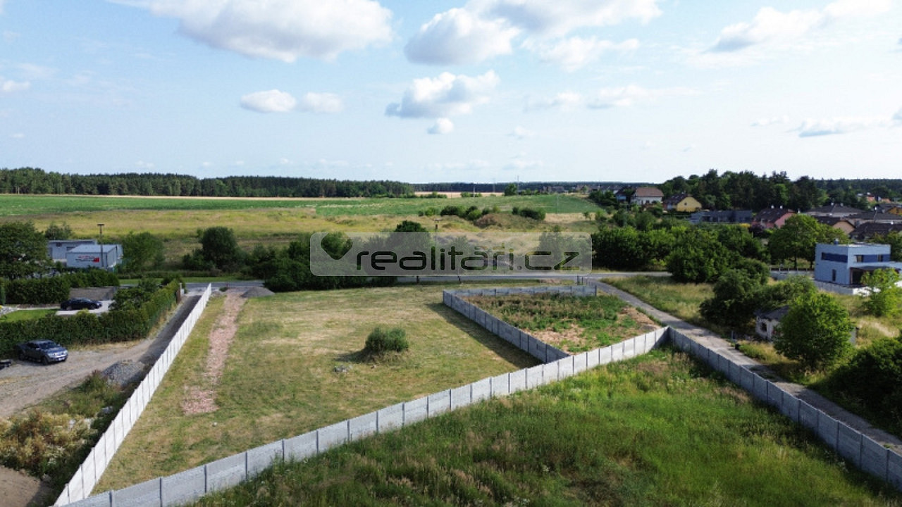 Prodej komerčního pozemku 2 500 m²