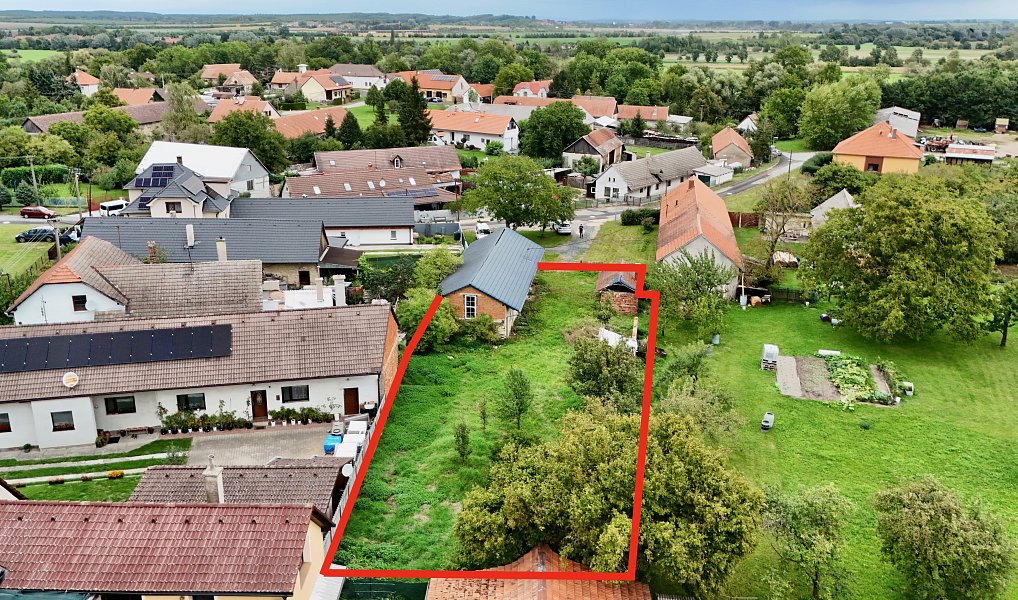 Prodej stavebního pozemku 1 070 m², Žiželice – náhled fotky 4