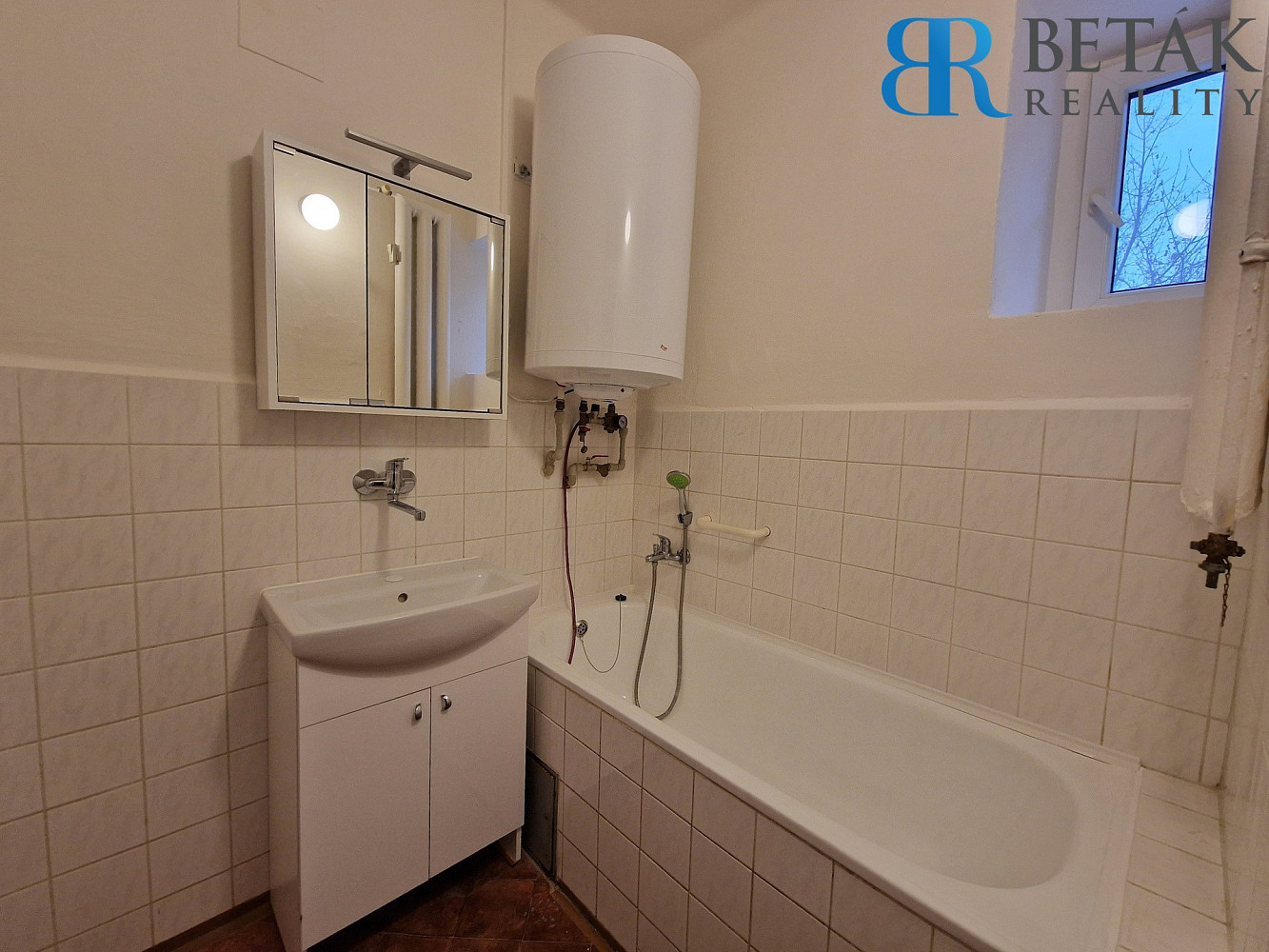 Pronájem bytu 2+1 57 m² – fotografie 4