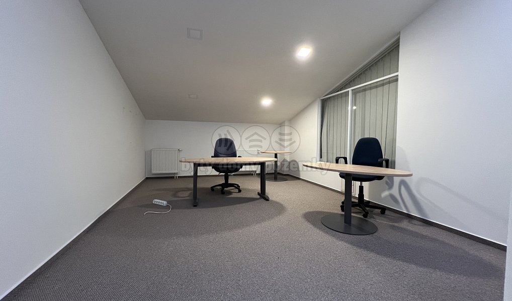 Pronájem kanceláře 26 m², Jindřichův Hradec – náhled fotky 3