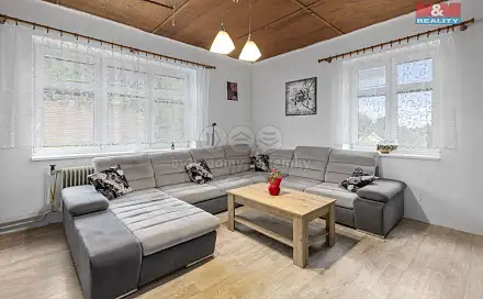 Prodej domu 470 m² s pozemkem 940 m², Žlebské Chvalovice, okres Chrudim