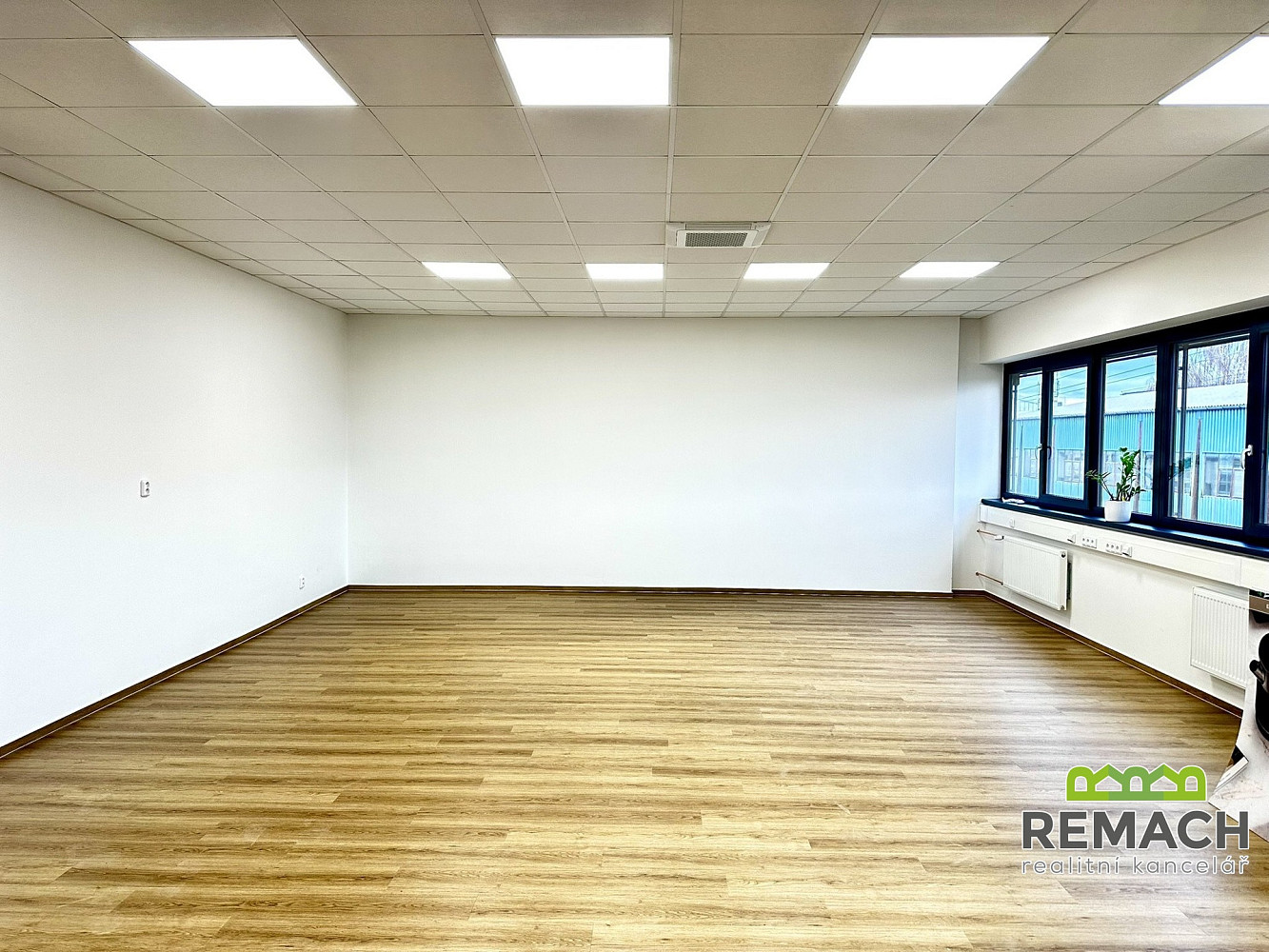 Pronájem kanceláře 500 m² – fotografie 5