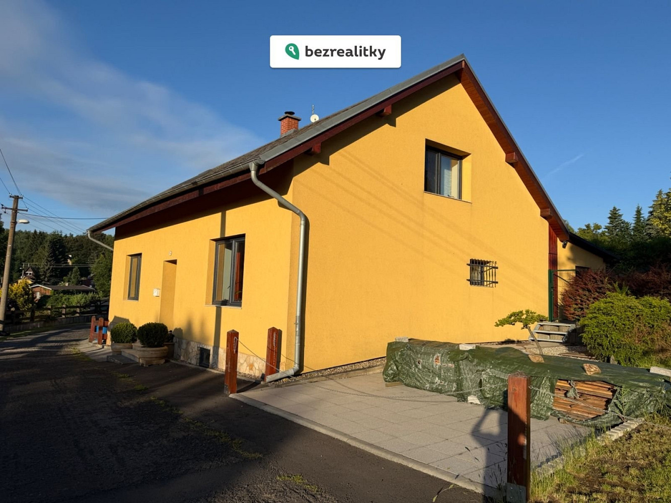 Prodej domu 200 m² s pozemkem 2 100 m² – pohled 2