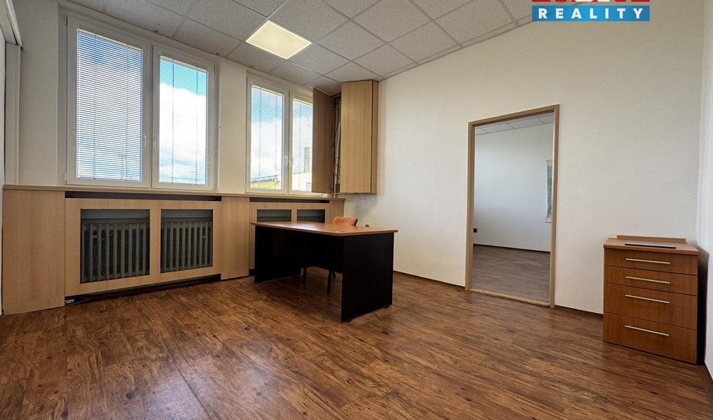 Pronájem kanceláře 240 m², Most – náhled fotky 3
